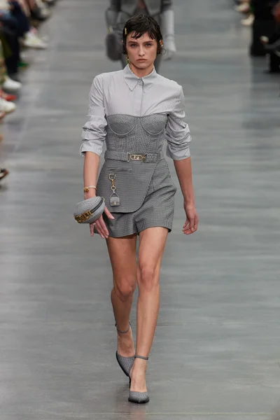 Look 44